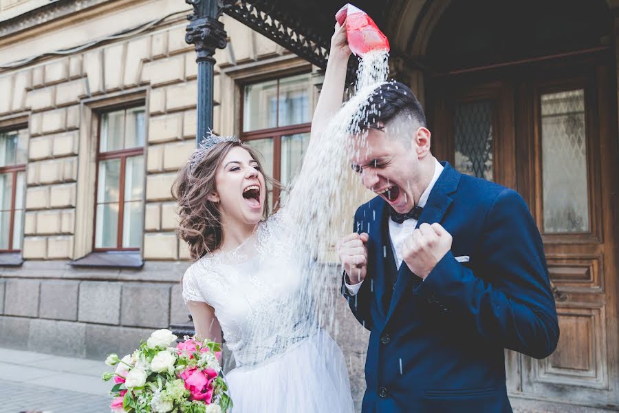 Fotógrafo de casamento Alena Gryaznykh (photoalena). Foto de 9 de agosto 2016