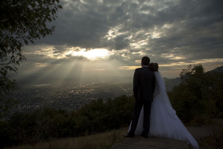 Fotógrafo de casamento Irina Slyusarenko (iriskmv). Foto de 1 de novembro 2017