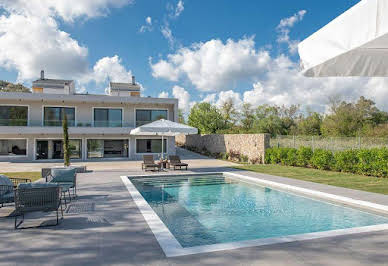 Villa with pool 4