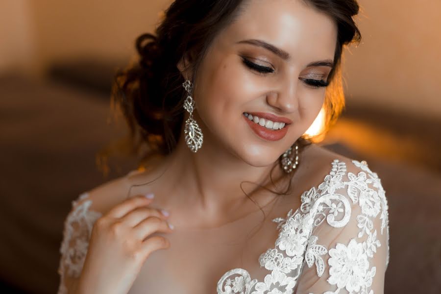 Wedding photographer Olya Poduta (olavolina). Photo of 13 June 2019