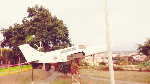 Escultura Avión Parque De La Familia