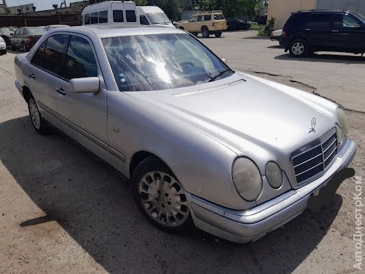 продам авто Mercedes E 320 E-klasse (W210) фото 2