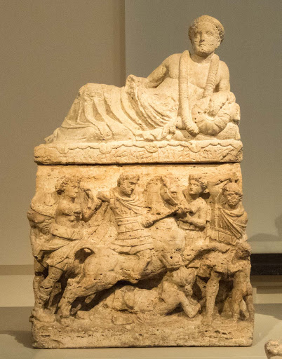 statue-altes.jpg - An ancient statue at the Altes Museum in Berlin. 