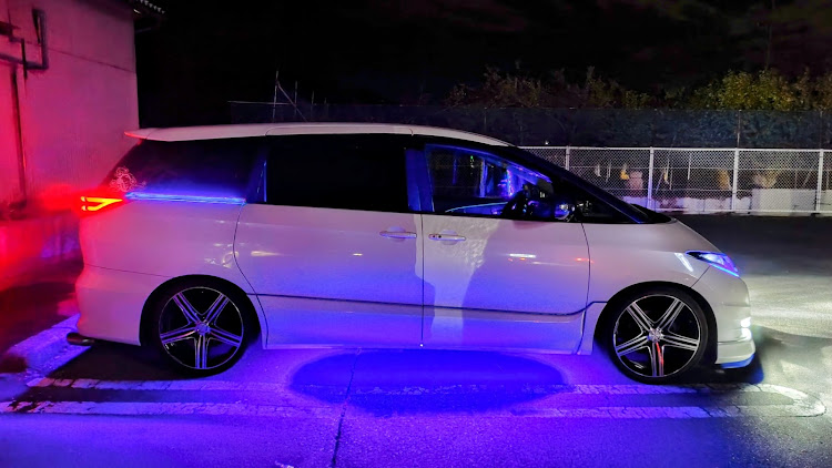 エスティマの老眼ズ・レールLED・DIY・ステッカーありがとうございました😊に関するカスタム事例の投稿画像3枚目