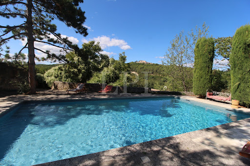 Propriété avec piscine 2