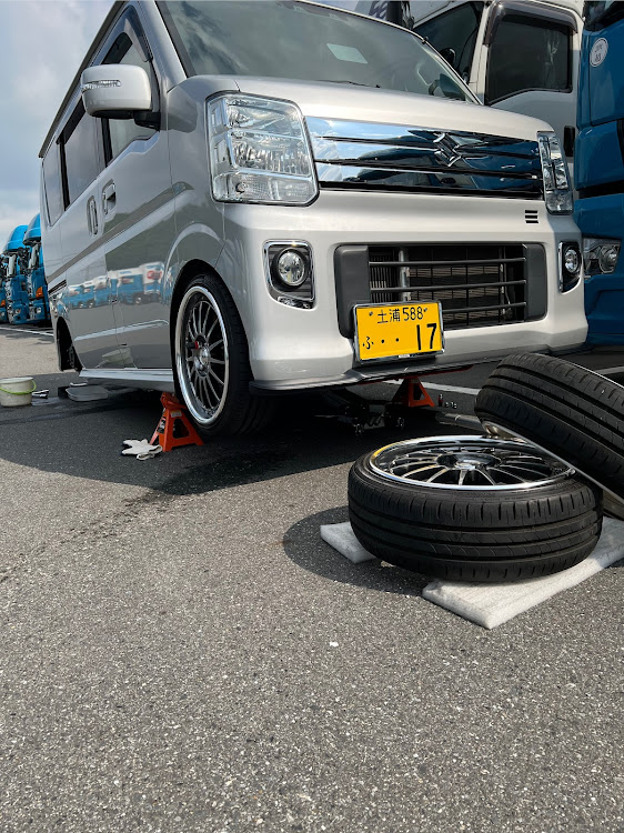 エブリイワゴンの今週末ゎ徘徊写活休業・今週末ゎメンテナンスday・足廻りインチキディテール洗浄・カッコつけるのゎ楽ぢゃないよwwwに関するカスタム事例の投稿画像2枚目