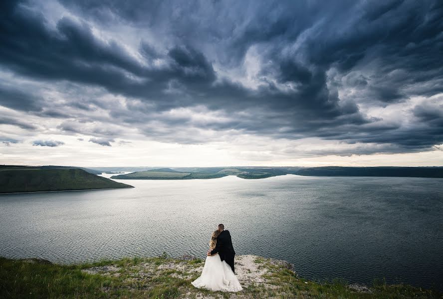 Fotógrafo de casamento Vіtalіy Fіnkovyak (finkovyak). Foto de 7 de dezembro 2016