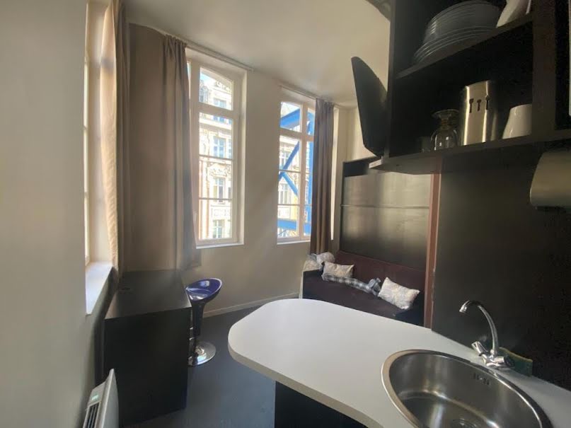 Location meublée appartement 1 pièce 12 m² à Lille (59000), 387 €