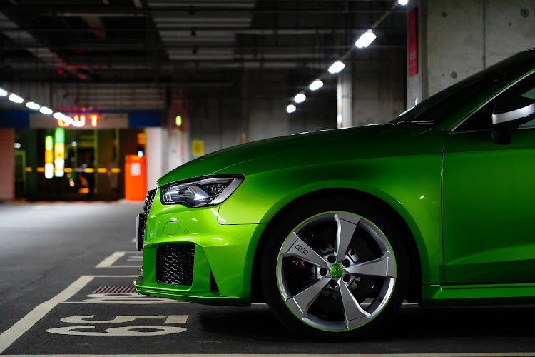 RS3 スポーツバックのAudiのある生活・#晴海埠頭・夜景撮影・駐車場は盛れるに関するカスタム事例の投稿画像3枚目