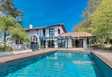 Maison avec piscine et terrasse 20