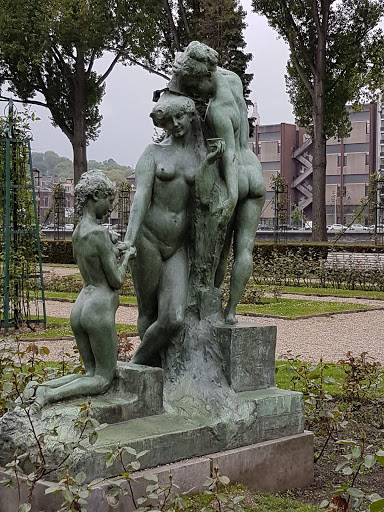 Beeldengroep bij museum voor m