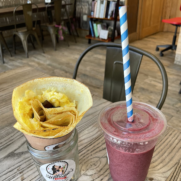 Eggs and truffled mushrooms with mixed berry smoothie