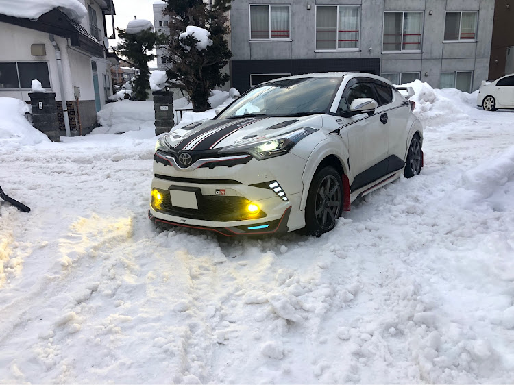 C-HRのC-HR・モデリスタエアロ・バキバキ・雪害ですに関するカスタム事例の投稿画像1枚目