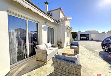 House with pool and terrace 3