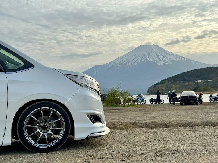 エスクァイアの富士山とコラボ・白鳥とコラボに関するカスタム事例の投稿画像1枚目
