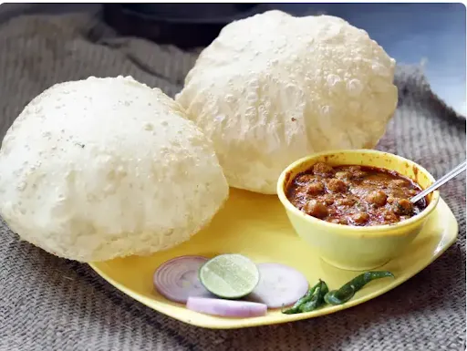 Chole Bhature [2 Bhature, 300 Grams Chole]