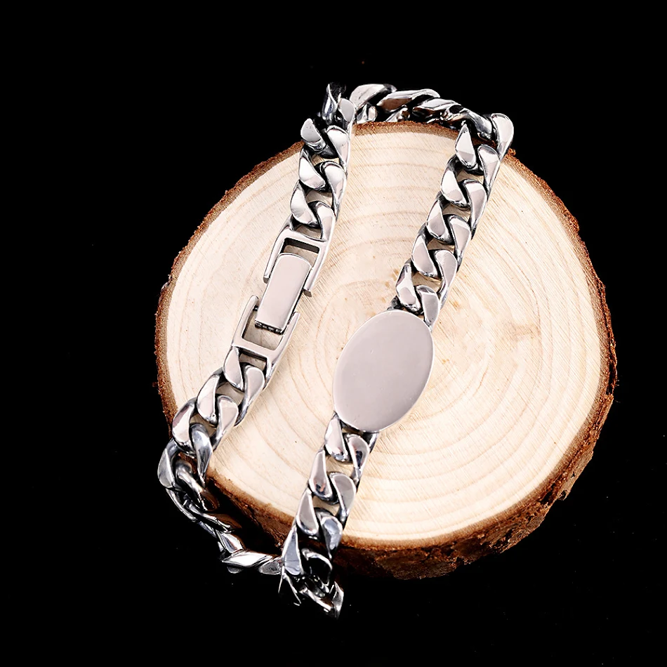 Trendy herenarmband van S925 zilver met zwarte agaat. Eenvoudig en stijlvol accessoire voor mannen. Een perfecte aanvulling op elke outfit.