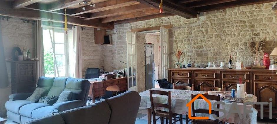 Vente maison 6 pièces 173 m² à Saint-Georges-de-Longuepierre (17470), 249 500 €