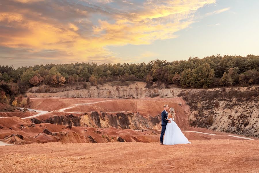 Fotógrafo de casamento Milan Miskolczi (miskolczimilan). Foto de 1 de abril 2022