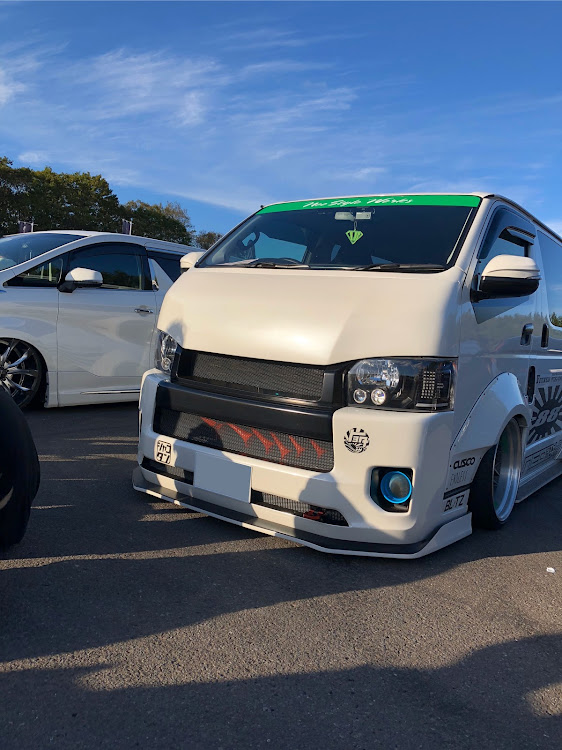 車好きBOYさんが投稿したハイエース・NV350・オーバーフェンダー・リップスポイラー・リバティウォークに関するカスタム事例の投稿画像1枚目