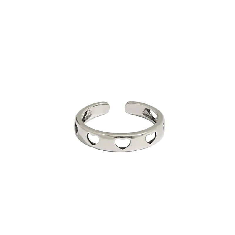 Vintage holle hartvormige damesring van sterling zilver, een stijlvol sieraad om liefde en elegantie uit te drukken.