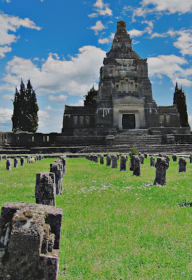 Mausoleo di cemento di Marco Buggio