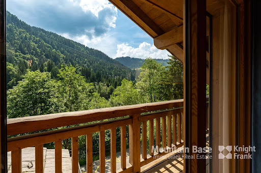 Chalet with panoramic view and terrace 3