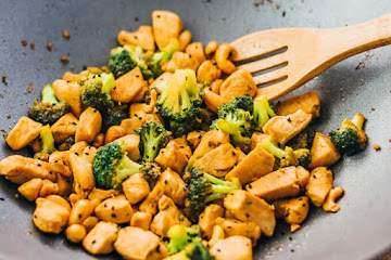 Cashew Chicken and Broccoli