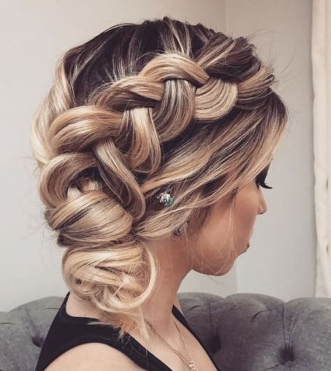 Penteado para madrinha de casamento - Espaço Nide e Élida