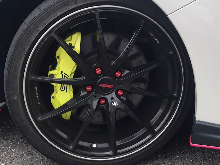 WRX STIのWRX STI VAB・ホイールナット交換・ヤッパリ赤に関するカスタム事例の投稿画像2枚目