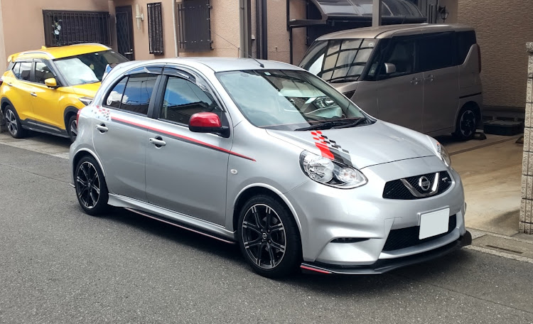 マーチの自分の車のレアパーツ・ニスモ・フロントリップスポイラー・リアルーフスポイラー・テールランプ交換に関するカスタム事例の投稿画像1枚目