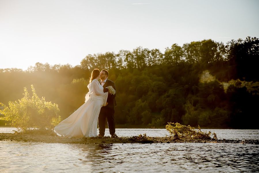 Hochzeitsfotograf Charlotte Piraube (capturephoto). Foto vom 13. April 2019