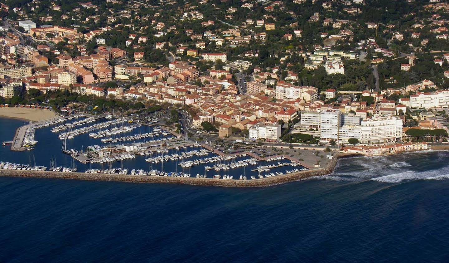 Maison contemporaine avec piscine en bord de mer Sainte-Maxime