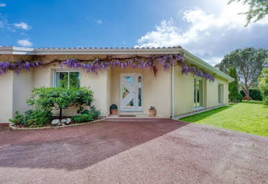 Villa with pool and terrace 3