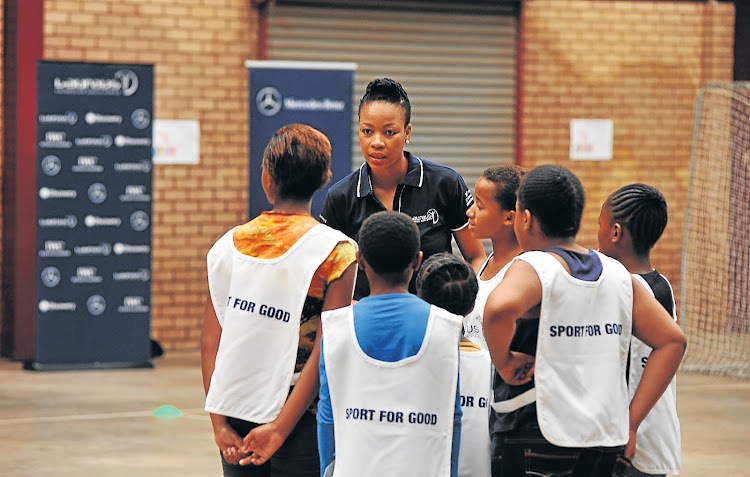 Zanele Mdodana gives a group of young aspirant netball players some much-needed advice