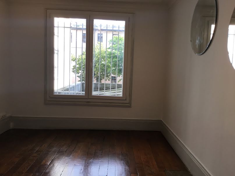 Location  locaux professionnels 4 pièces 77 m² à Neuilly-sur-Seine (92200), 2 700 €