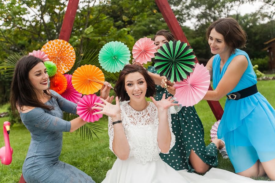 Fotógrafo de casamento Olga Shtanger (olyazaolya). Foto de 2 de março 2020