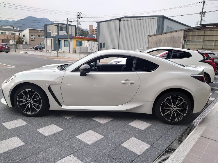 たまりんさんが投稿した広島トヨペットGR Garage廿日市・新年のご挨拶・新型GR 86・TOM'S GR スープラコンプリートカーに関するカスタム事例の投稿画像1枚目