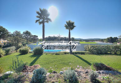 Villa avec piscine et terrasse 3