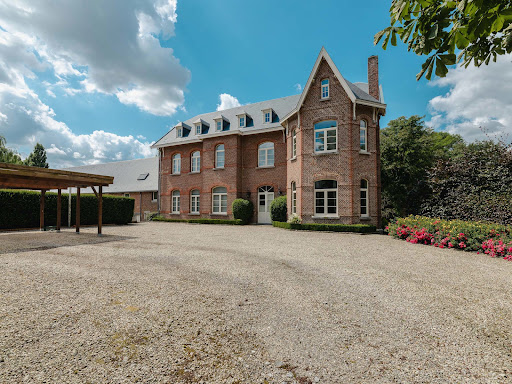 Corps de ferme avec jardin et piscine 4