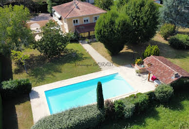 Maison avec piscine et terrasse 20