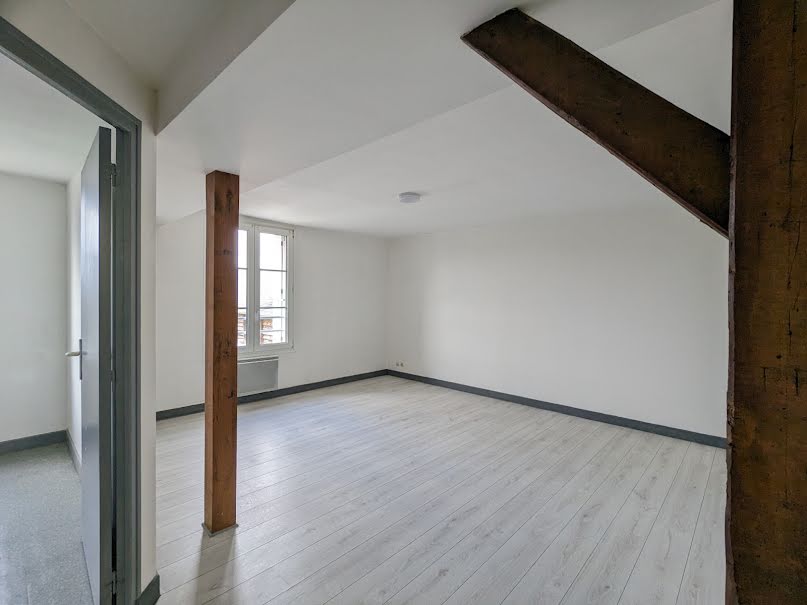 Location  appartement 3 pièces 70 m² à Issoudun (36100), 410 €