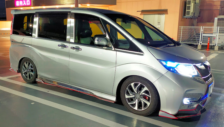 ステップワゴンの車検の準備・リップパーツの部分外し・悲しい当て逃げ事件・シルバー党に関するカスタム事例の投稿画像4枚目