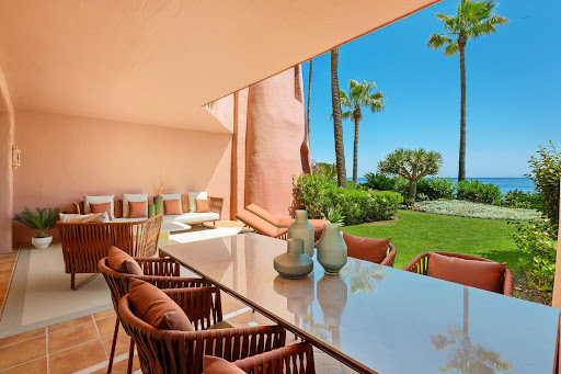 Apartment with terrace and pool 3