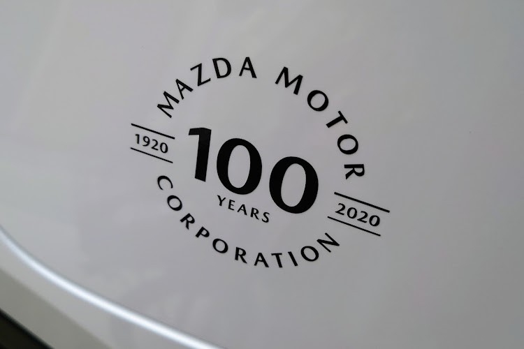 CX-8の車種名エンブレムは有り派・100周年特別記念車・エンブレム・マツダ100周年・オーナメントに関するカスタム事例の投稿画像8枚目