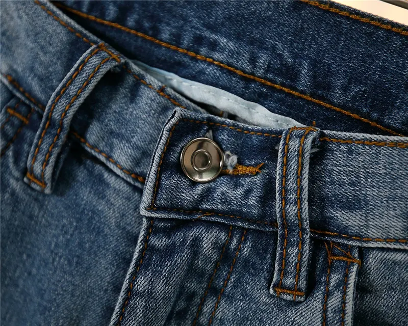 Recht gewassen jeans voor heren, perfect voor een casual look. Comfortabele pasvorm, tijdloos design en duurzaam materiaal voor dagelijks gebruik.