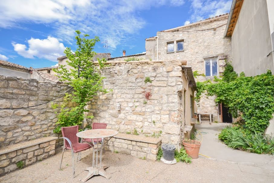 Vente propriété 5 pièces 204.87 m² à Uzès (30700), 250 000 €