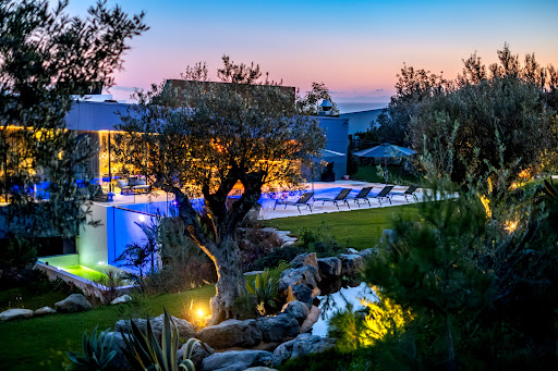 Modern villa with illuminated pool at night - Prestige house for sale in Cascais, 6 bedrooms