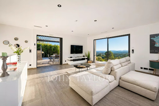 House with pool and terrace 2