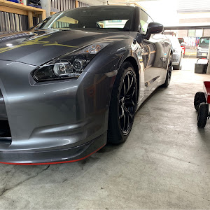 NISSAN GT-R